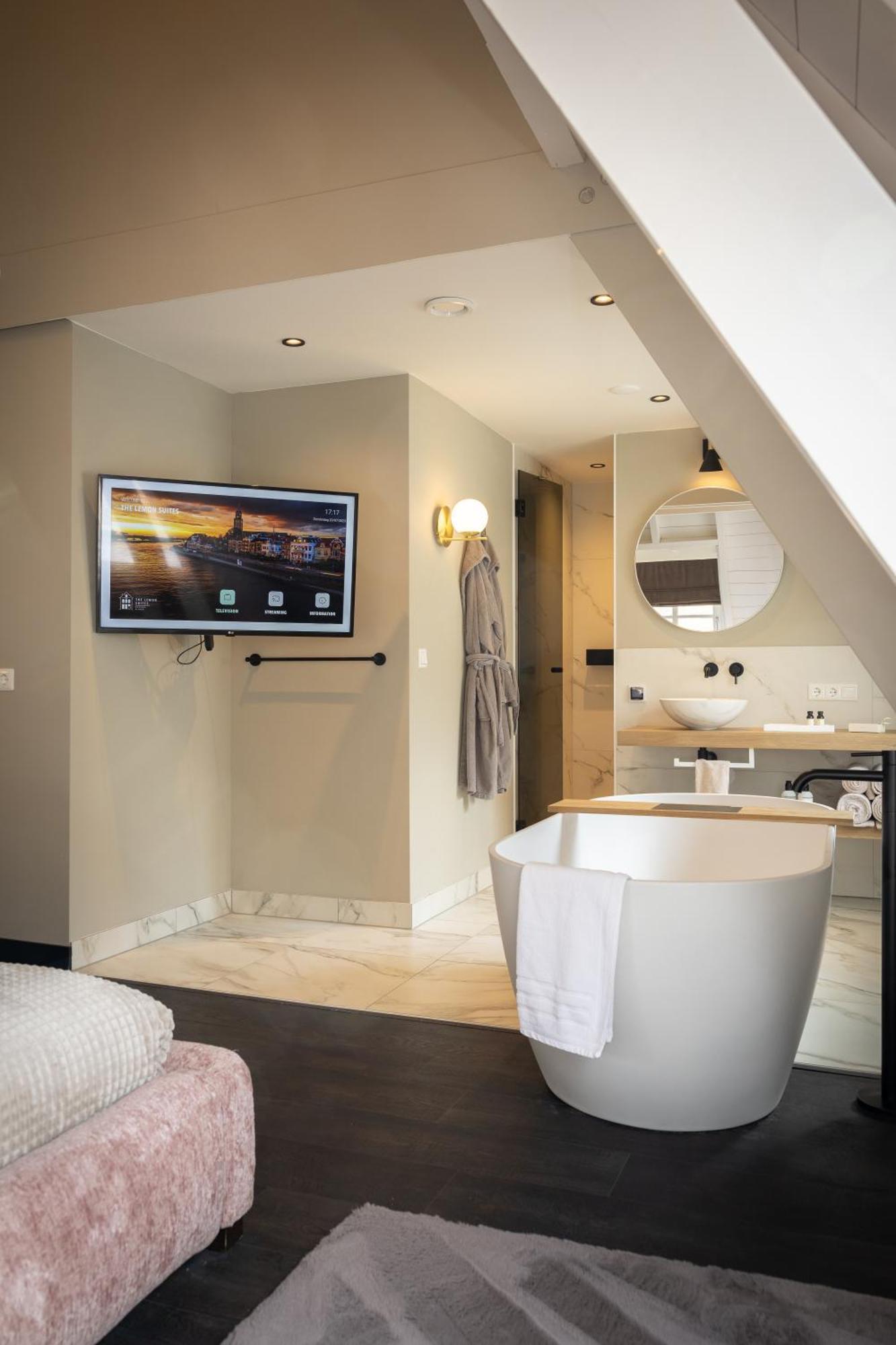 The River Hotel 4*