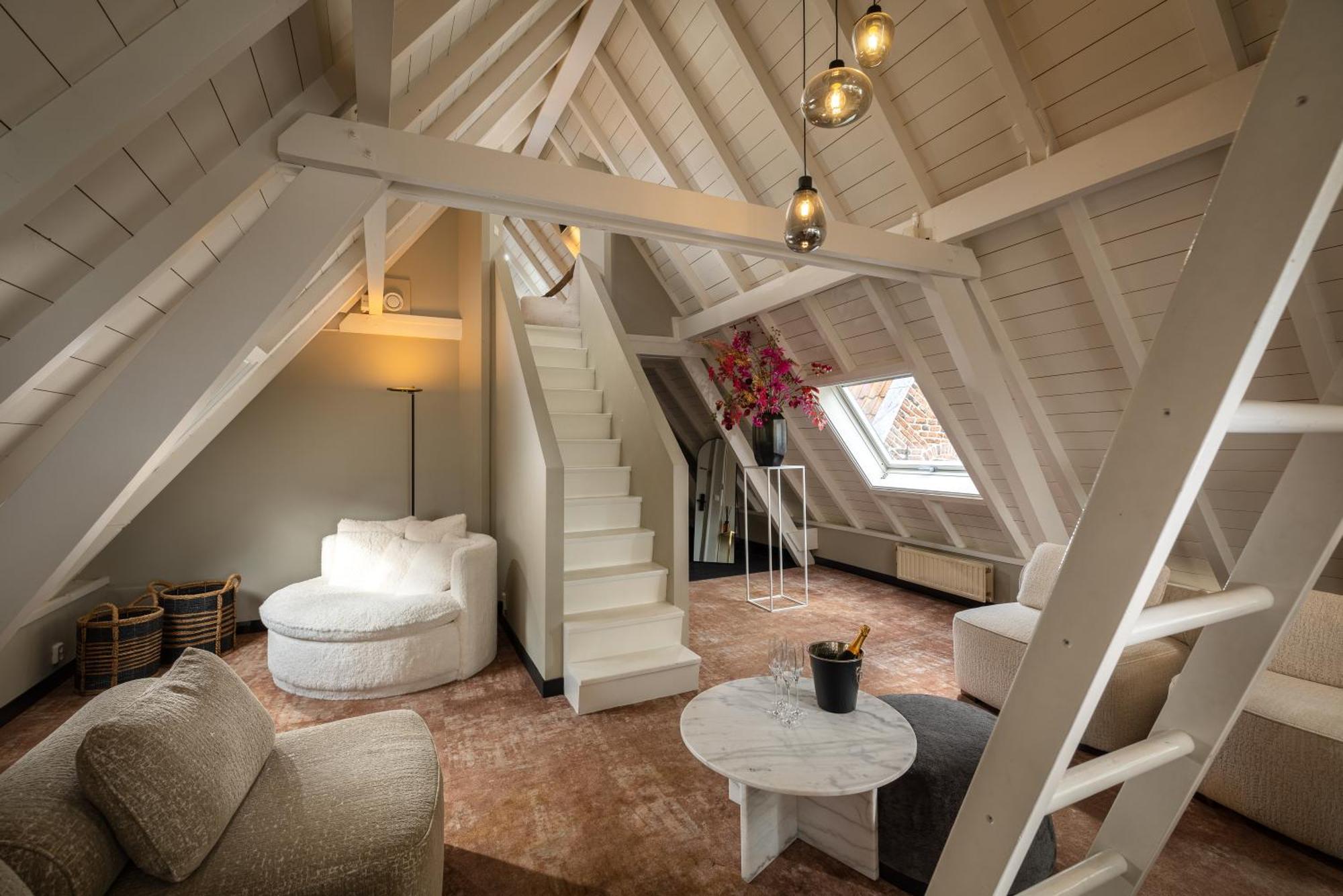 Hotel The River 4*
